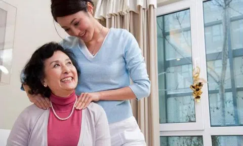 6 cách lấy lòng mẹ chồng dù khó tính đến mấy cũng phải `chào thua` trước con dâu